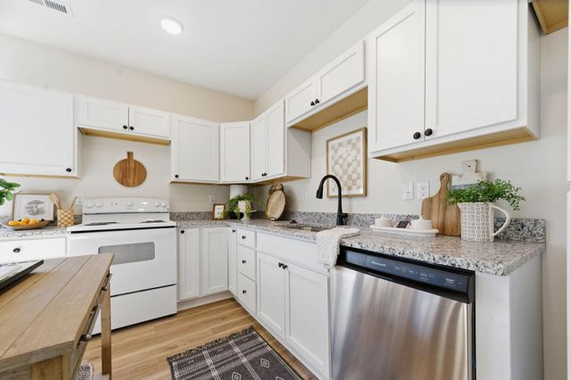1725 N Main St, Rose Hill, KS 67133