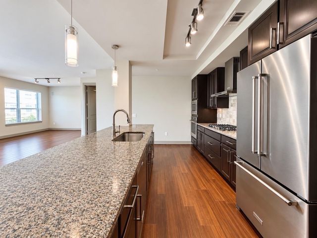 10401 Town And Country Way 204, Houston, TX 77024