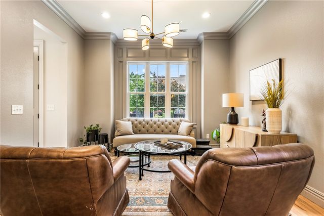 109 SE G Court, Bentonville, AR 72712