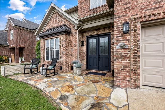 109 SE G Court, Bentonville, AR 72712