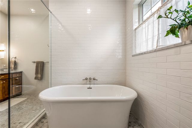 109 SE G Court, Bentonville, AR 72712