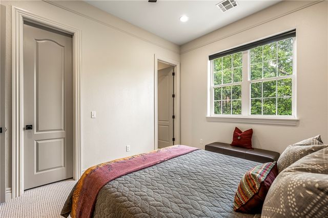 109 SE G Court, Bentonville, AR 72712