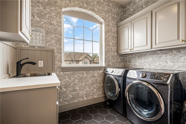 109 SE G Court, Bentonville, AR 72712