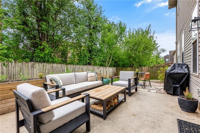 109 SE G Court, Bentonville, AR 72712