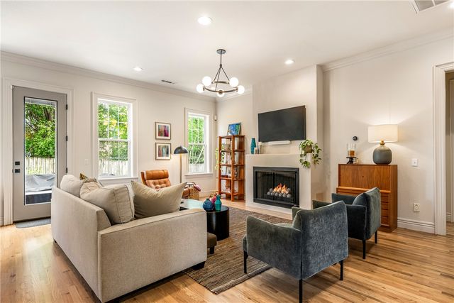 109 SE G Court, Bentonville, AR 72712