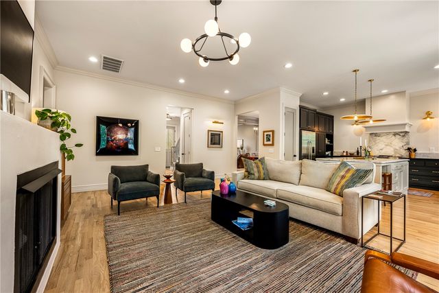 109 SE G Court, Bentonville, AR 72712