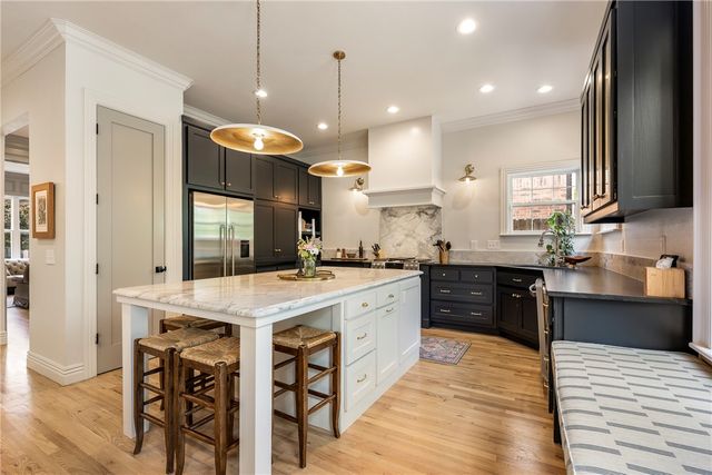 109 SE G Court, Bentonville, AR 72712