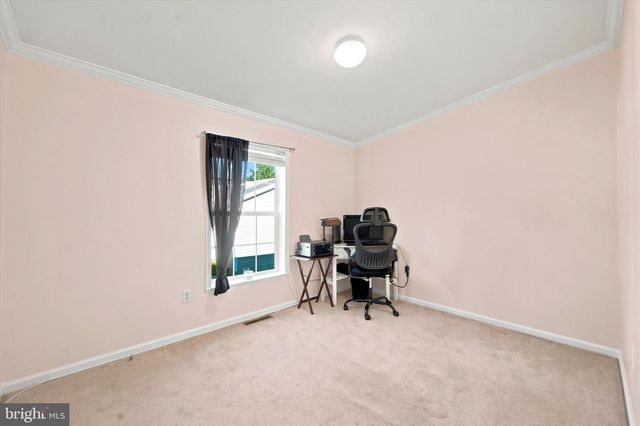 42 RANDOM RD, Douglassville, PA 19518