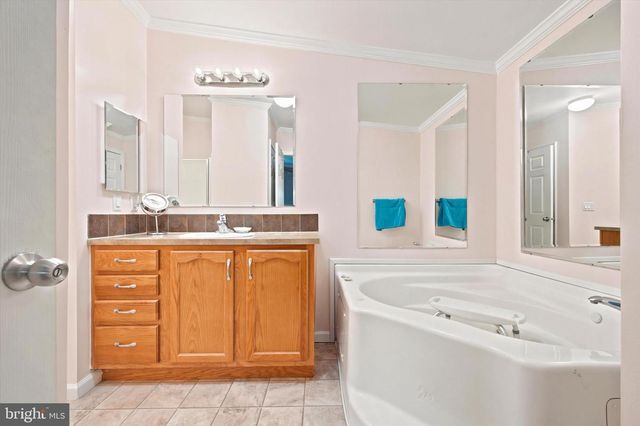 42 RANDOM RD, Douglassville, PA 19518