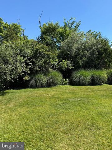 42 RANDOM RD, Douglassville, PA 19518