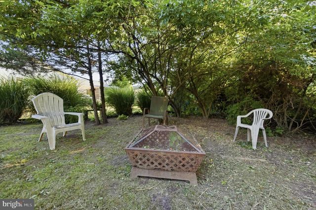 42 RANDOM RD, Douglassville, PA 19518