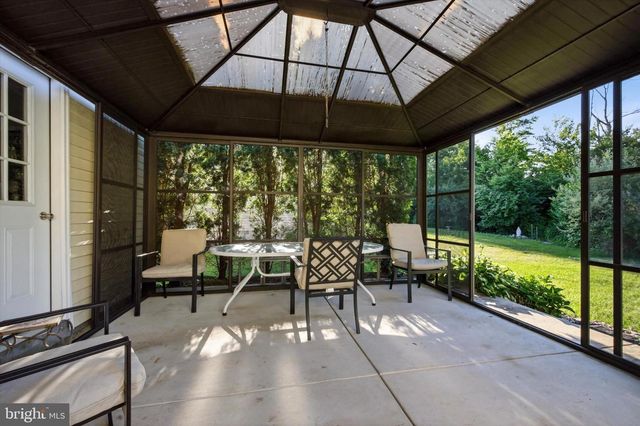 42 RANDOM RD, Douglassville, PA 19518