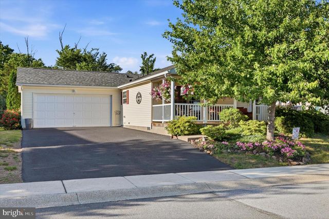 42 RANDOM RD, Douglassville, PA 19518