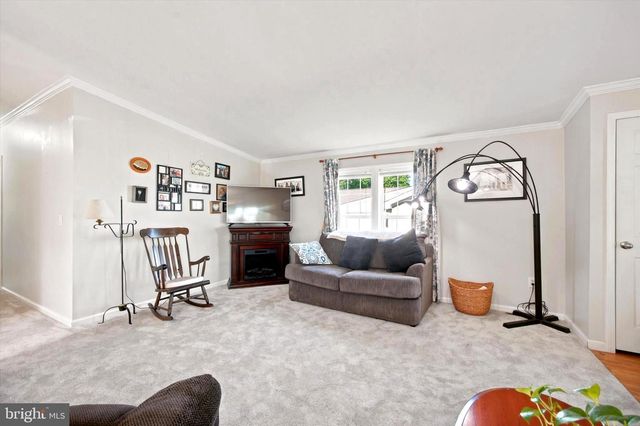 42 RANDOM RD, Douglassville, PA 19518