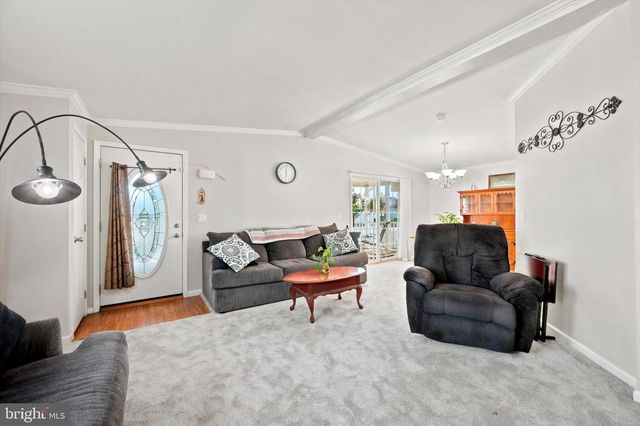 42 RANDOM RD, Douglassville, PA 19518
