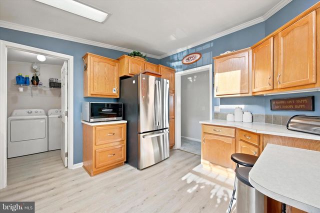 42 RANDOM RD, Douglassville, PA 19518