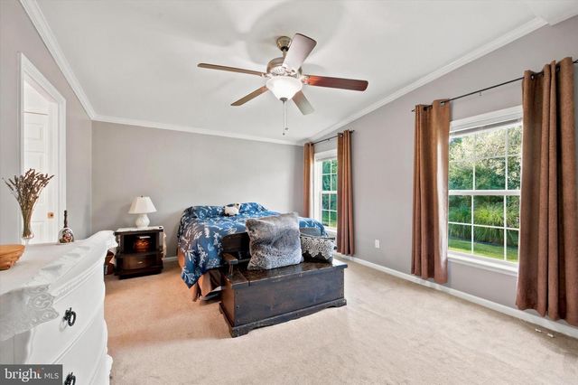 42 RANDOM RD, Douglassville, PA 19518