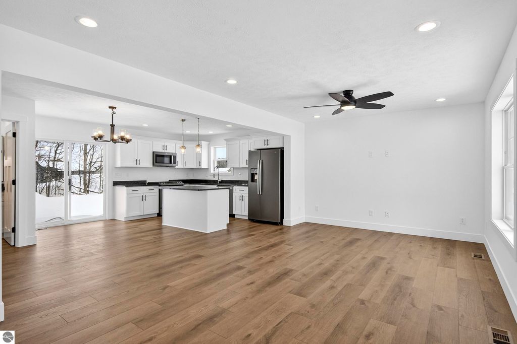 Image 10 of property listing at 2134 Cottonwood Avenue, Grawn, MI 49637