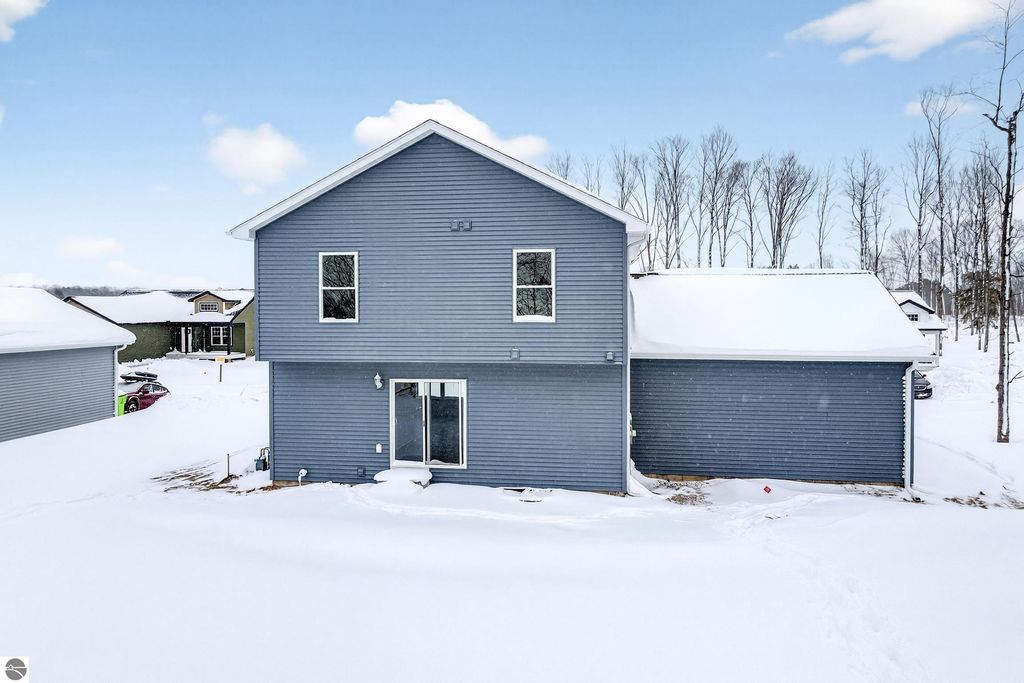 Image 5 of property listing at 2134 Cottonwood Avenue, Grawn, MI 49637