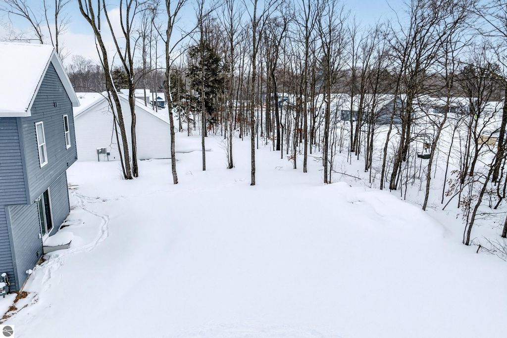 Image 9 of property listing at 2134 Cottonwood Avenue, Grawn, MI 49637