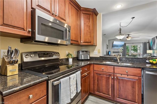 925 Ironwood DR, Yorktown, VA 23693