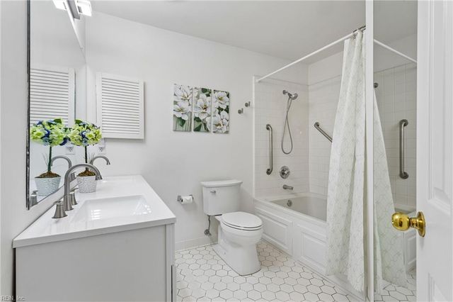 925 Ironwood DR, Yorktown, VA 23693