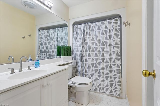 925 Ironwood DR, Yorktown, VA 23693
