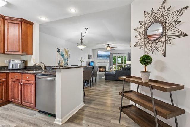 925 Ironwood DR, Yorktown, VA 23693