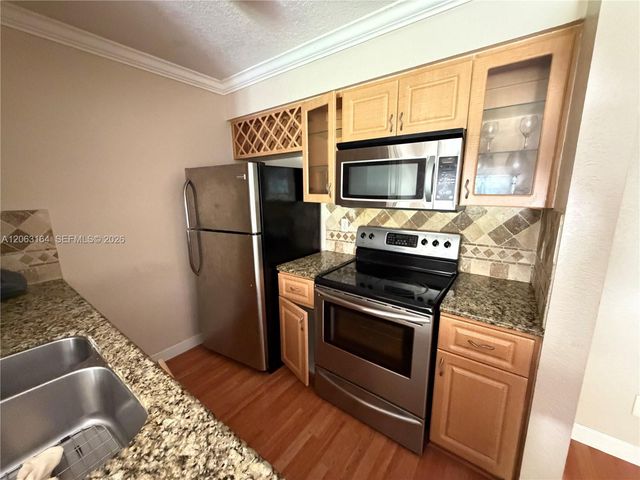 721 NW 104th Ave 101, Pembroke Pines, FL 33026