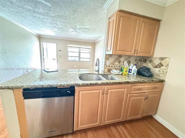721 NW 104th Ave 101, Pembroke Pines, FL 33026