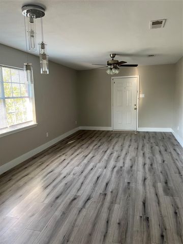 511 Commerce Street, Magnolia, TX 77355
