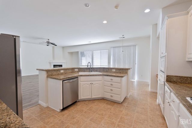 207 Riesling Vines Street, Bakersfield, CA 93314