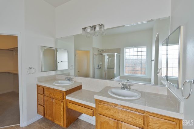 207 Riesling Vines Street, Bakersfield, CA 93314