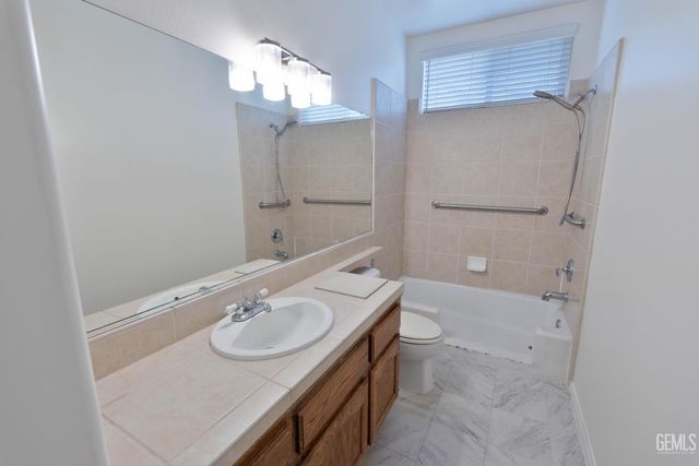 207 Riesling Vines Street, Bakersfield, CA 93314
