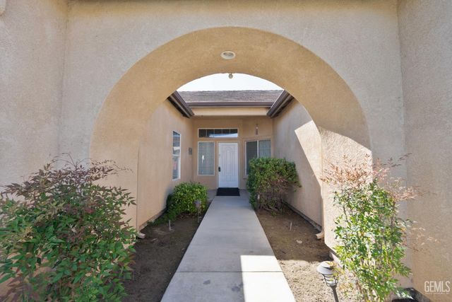 207 Riesling Vines Street, Bakersfield, CA 93314