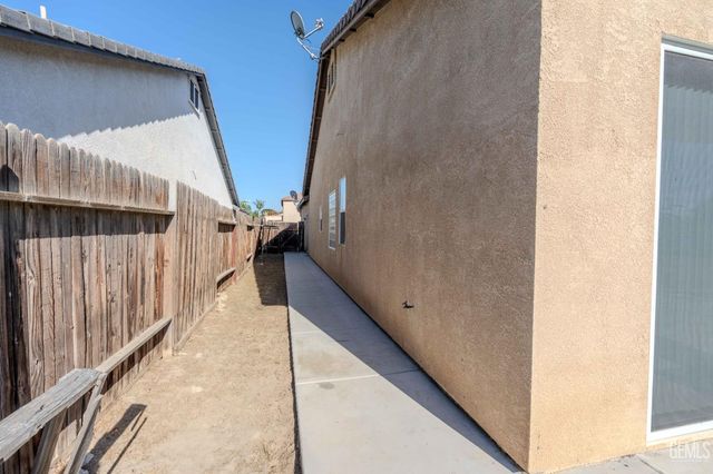 207 Riesling Vines Street, Bakersfield, CA 93314