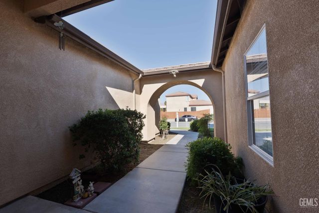 207 Riesling Vines Street, Bakersfield, CA 93314