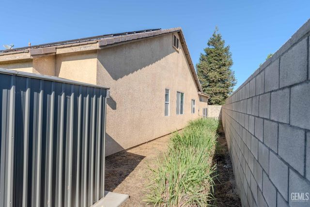 207 Riesling Vines Street, Bakersfield, CA 93314