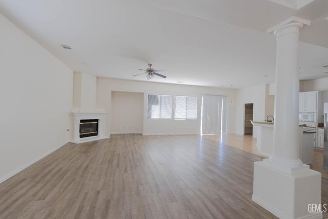 207 Riesling Vines Street, Bakersfield, CA 93314