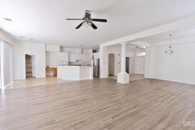 207 Riesling Vines Street, Bakersfield, CA 93314