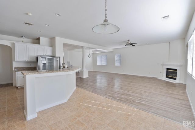 207 Riesling Vines Street, Bakersfield, CA 93314