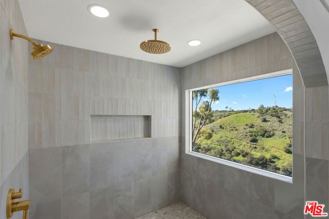 4243 Don Carlos Drive, Los Angeles, CA 90008