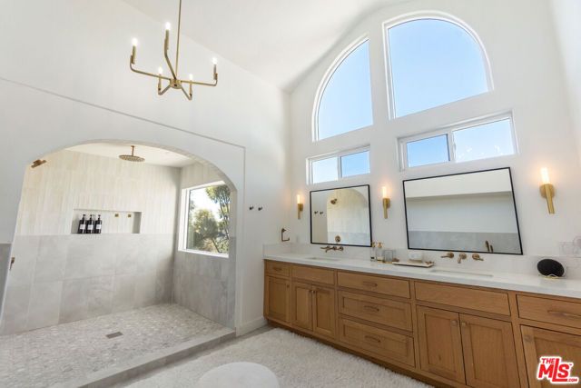 4243 Don Carlos Drive, Los Angeles, CA 90008
