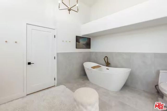 4243 Don Carlos Drive, Los Angeles, CA 90008