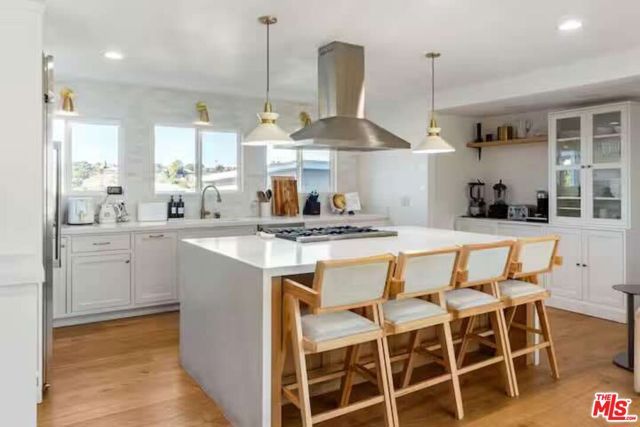 4243 Don Carlos Drive, Los Angeles, CA 90008