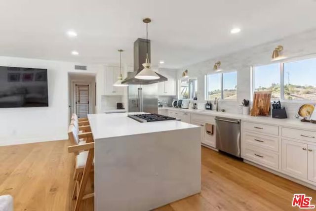 4243 Don Carlos Drive, Los Angeles, CA 90008