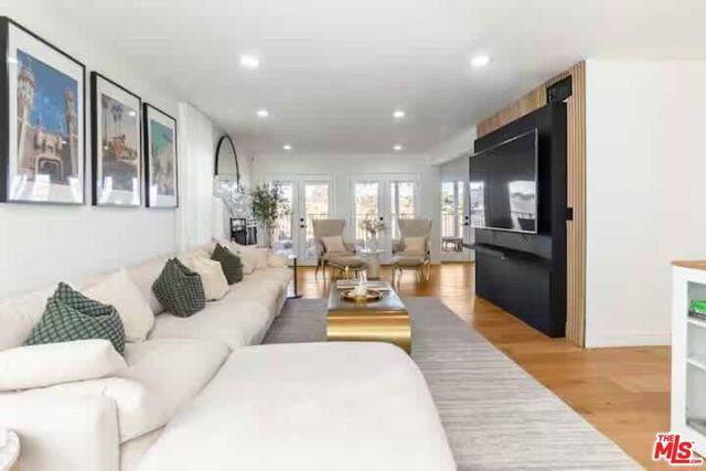 4243 Don Carlos Drive, Los Angeles, CA 90008
