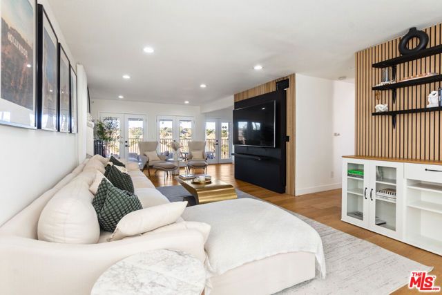 4243 Don Carlos Drive, Los Angeles, CA 90008