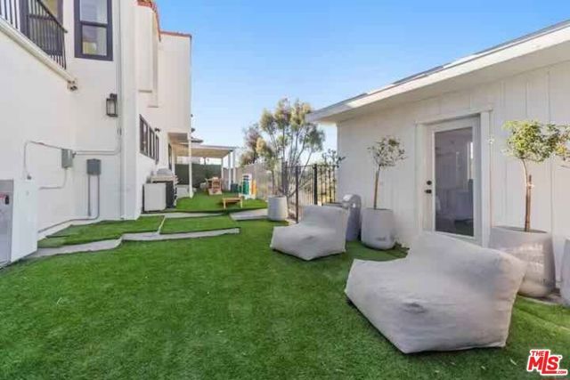 4243 Don Carlos Drive, Los Angeles, CA 90008