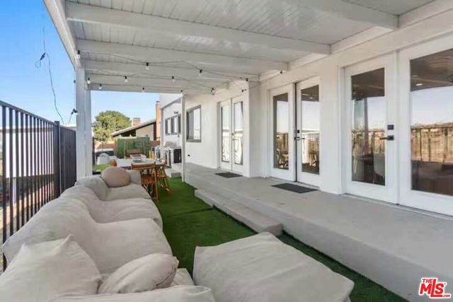 4243 Don Carlos Drive, Los Angeles, CA 90008
